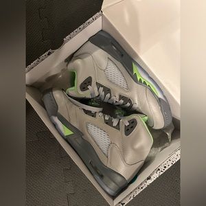 Air Jordan 5 Retro Big Kids’ Shoes Silver Flint/Grey Green Bean size 5Y (6.5W)